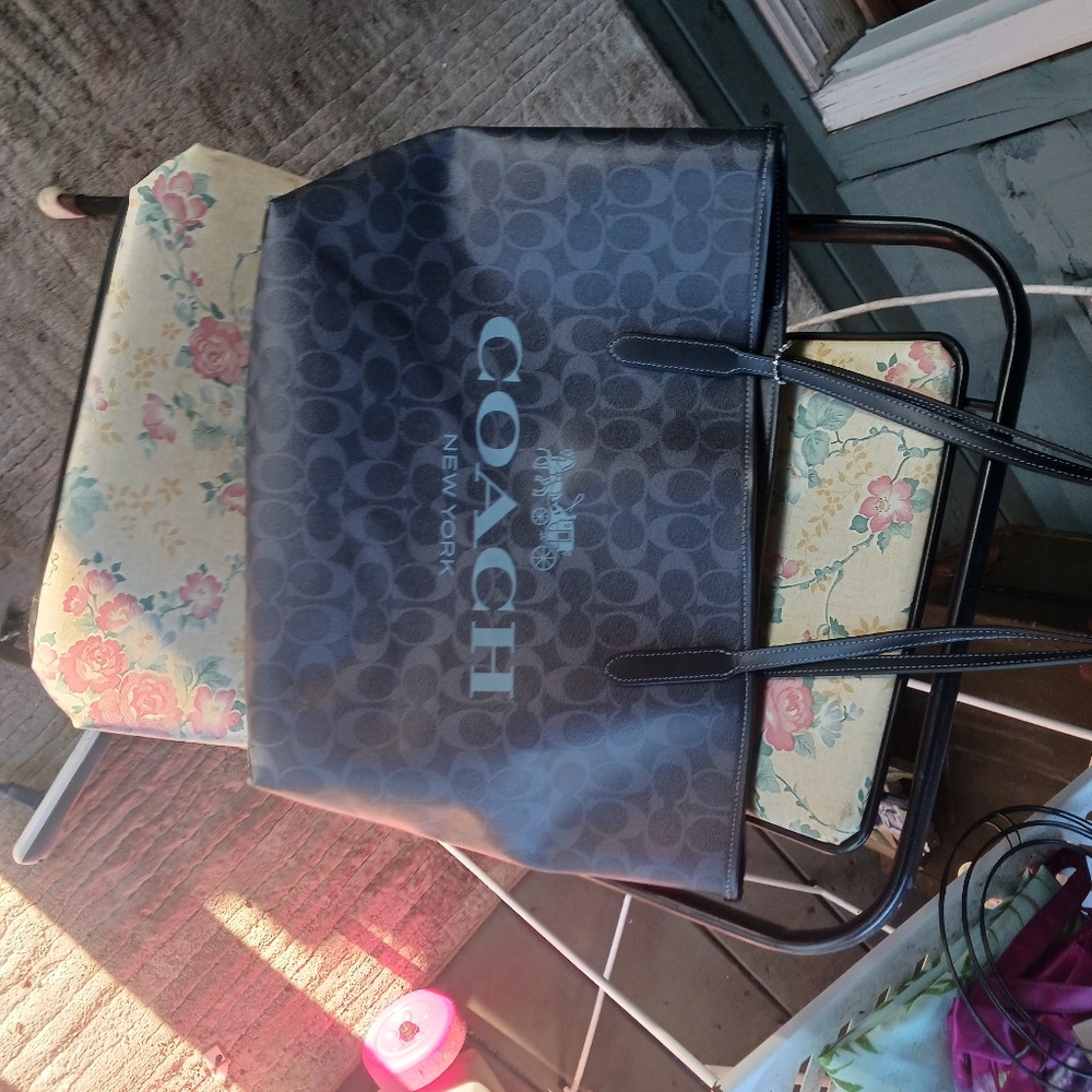 Coach Bag - Picture 2 of 5
